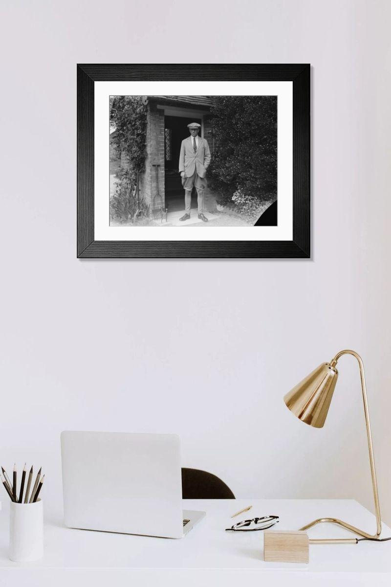 Shown hanging in a room: Modern 14"x12" (36x31cm)