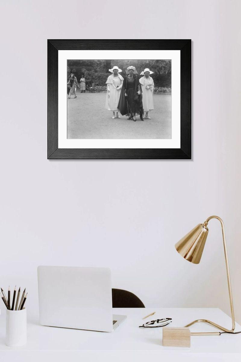 Shown hanging in a room: Modern 14"x12" (36x31cm)