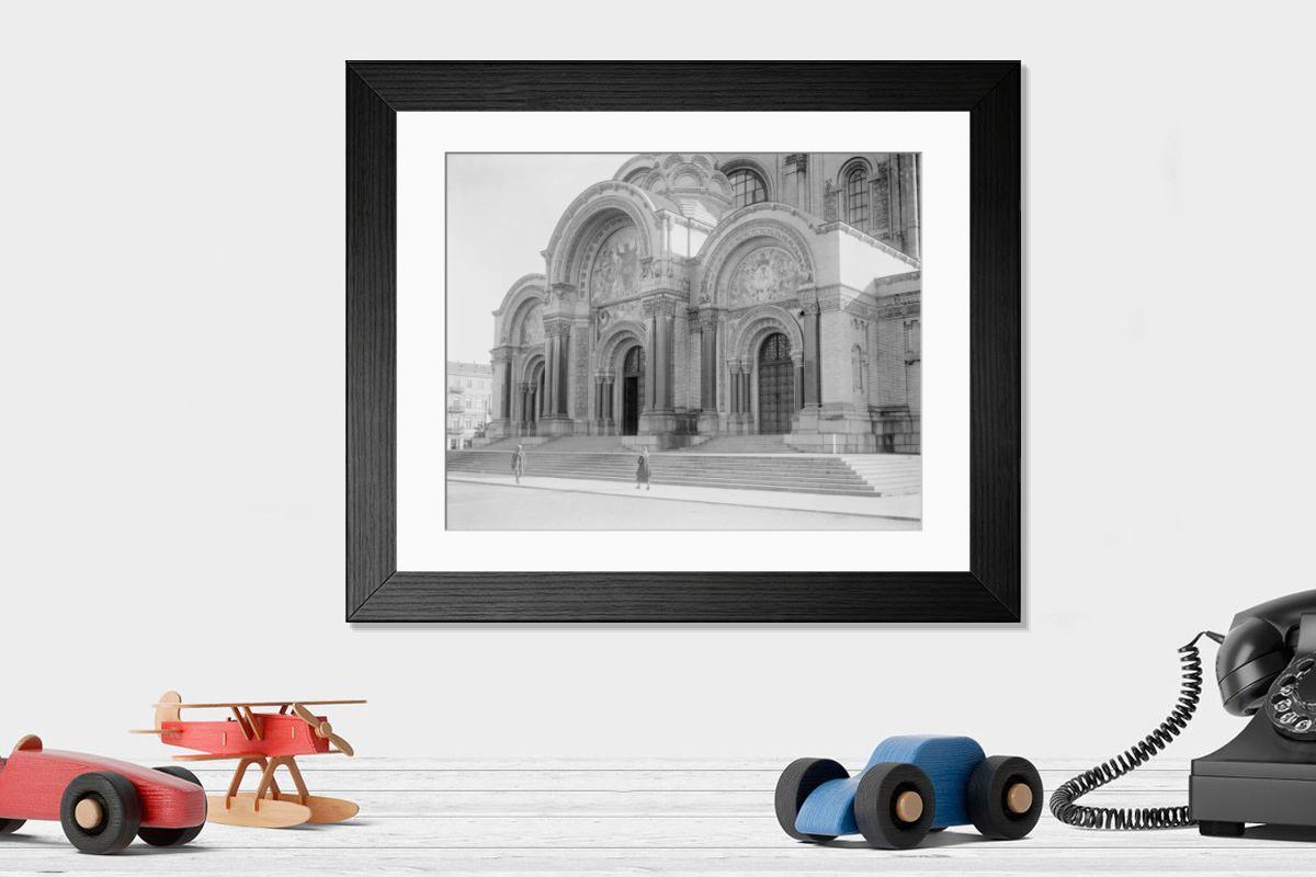 Shown hanging in a room: Modern 14"x12" (36x31cm)