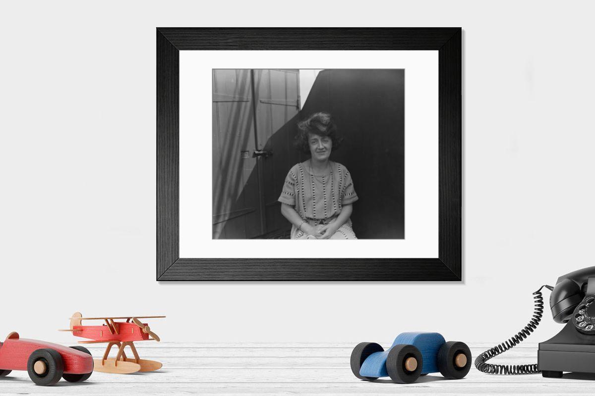 Shown hanging in a room: Modern 14"x12" (36x31cm)