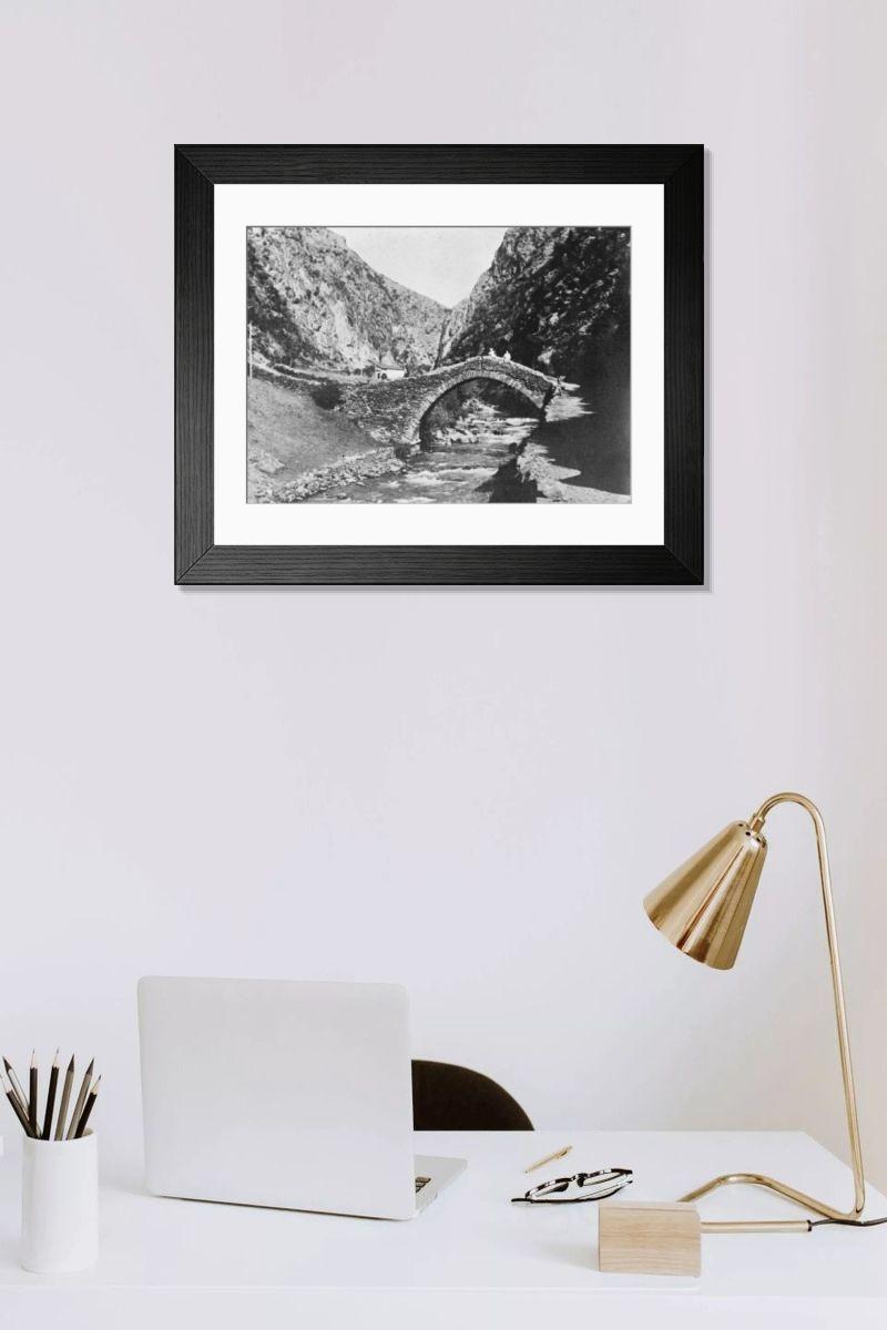 Shown hanging in a room: Modern 14"x12" (36x31cm)