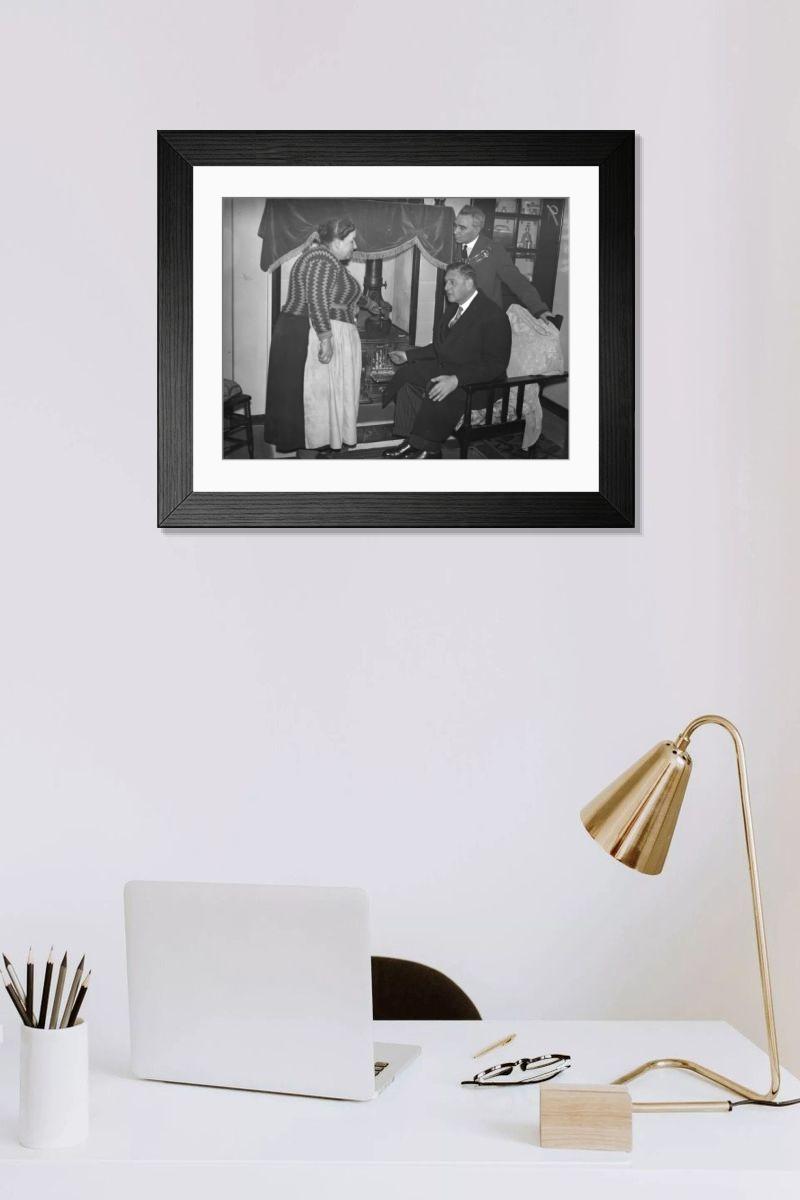 Shown hanging in a room: Modern 14"x12" (36x31cm)