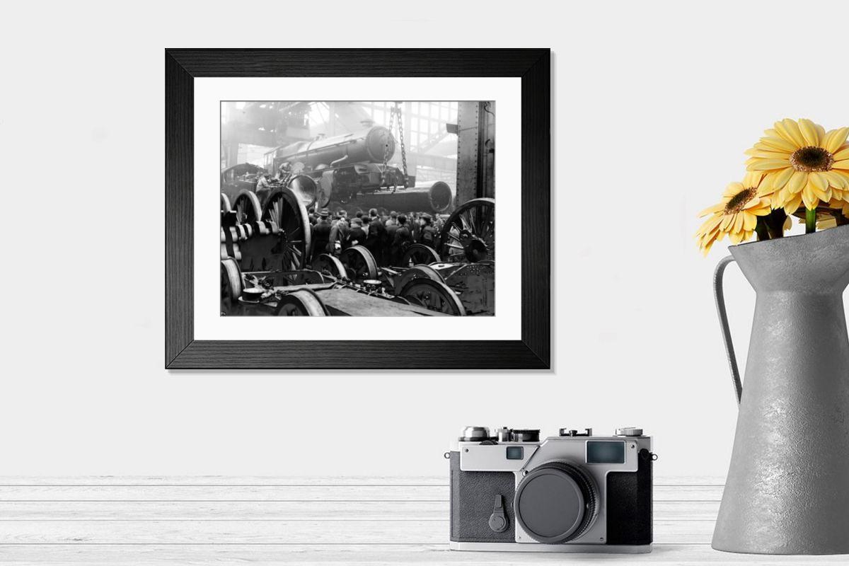 Shown hanging in a room: Modern 14"x12" (36x31cm)
