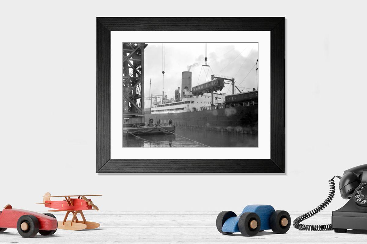Shown hanging in a room: Modern 14"x12" (36x31cm)