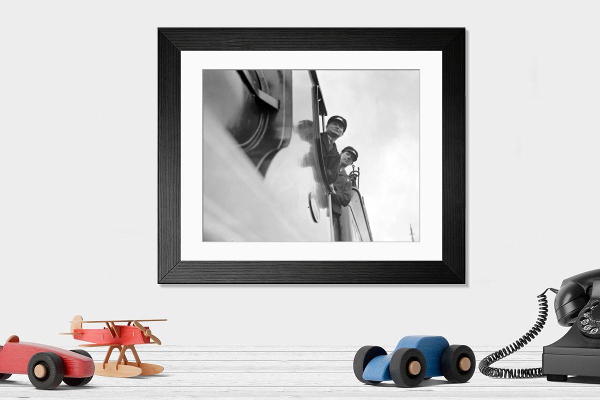 Shown hanging in a room: Modern 14"x12" (36x31cm)