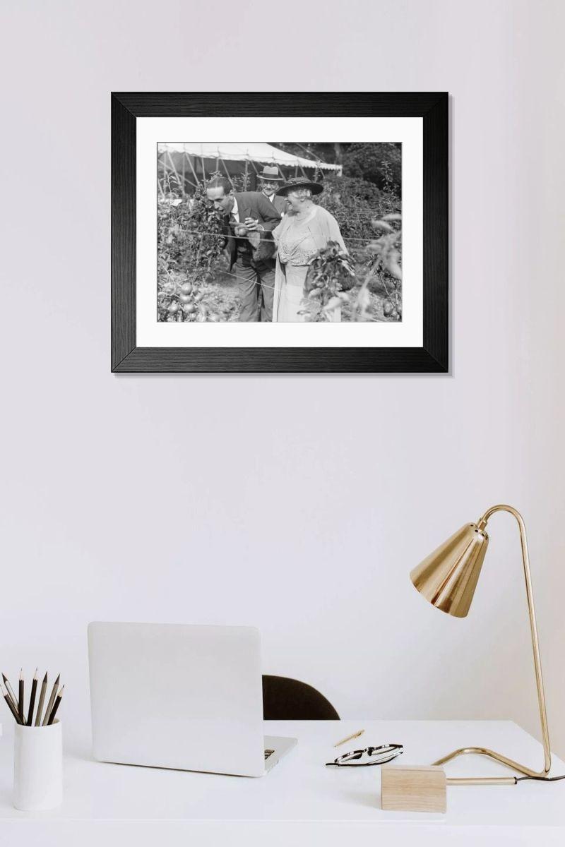 Shown hanging in a room: Modern 14"x12" (36x31cm)