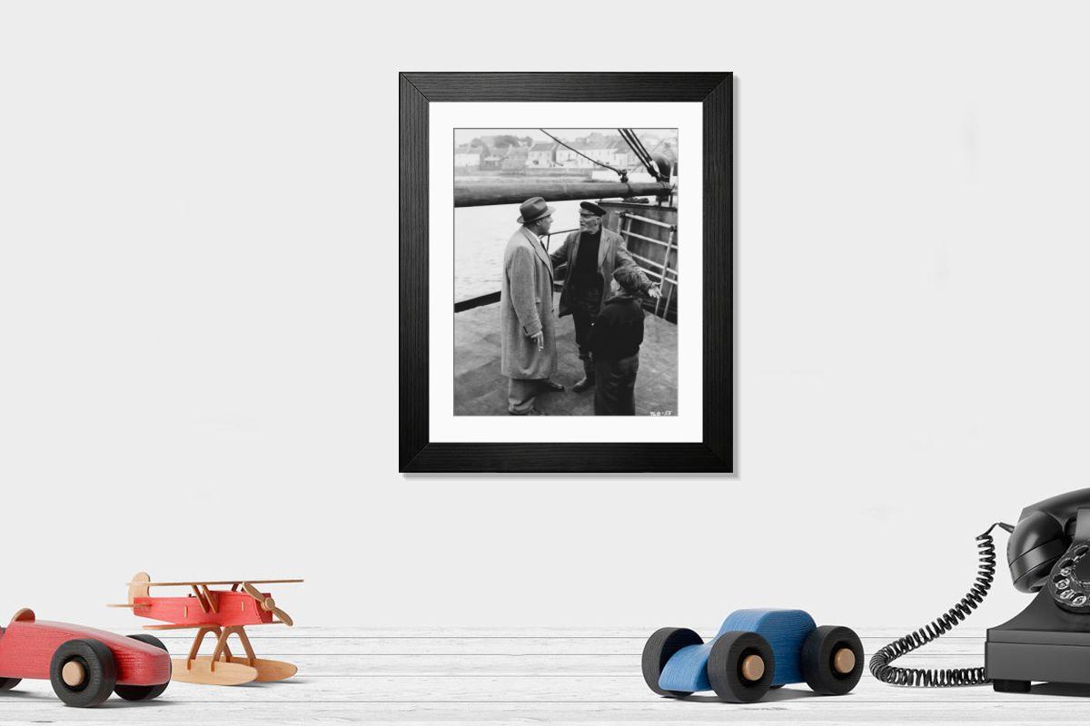 Shown hanging in a room: Modern 14"x12" (36x31cm)