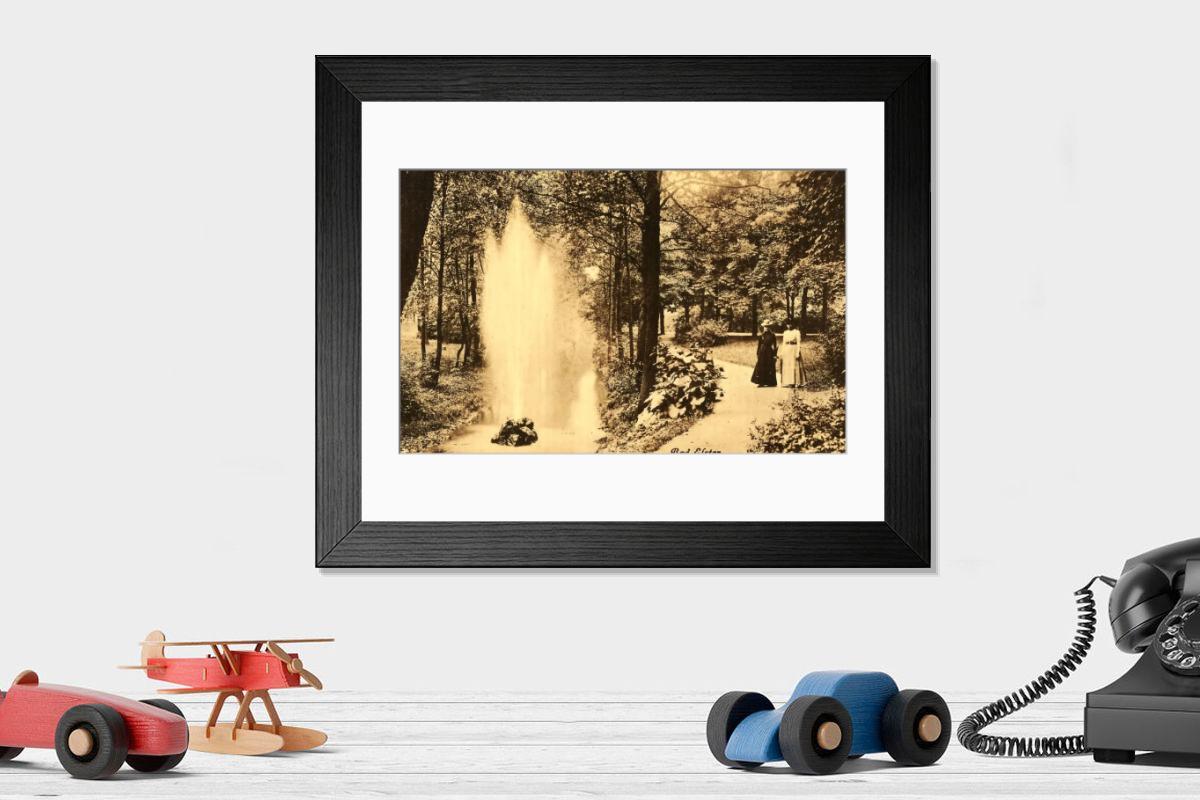 Shown hanging in a room: Modern 14"x12" (36x31cm)