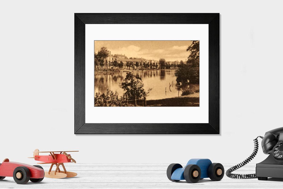 Shown hanging in a room: Modern 14"x12" (36x31cm)