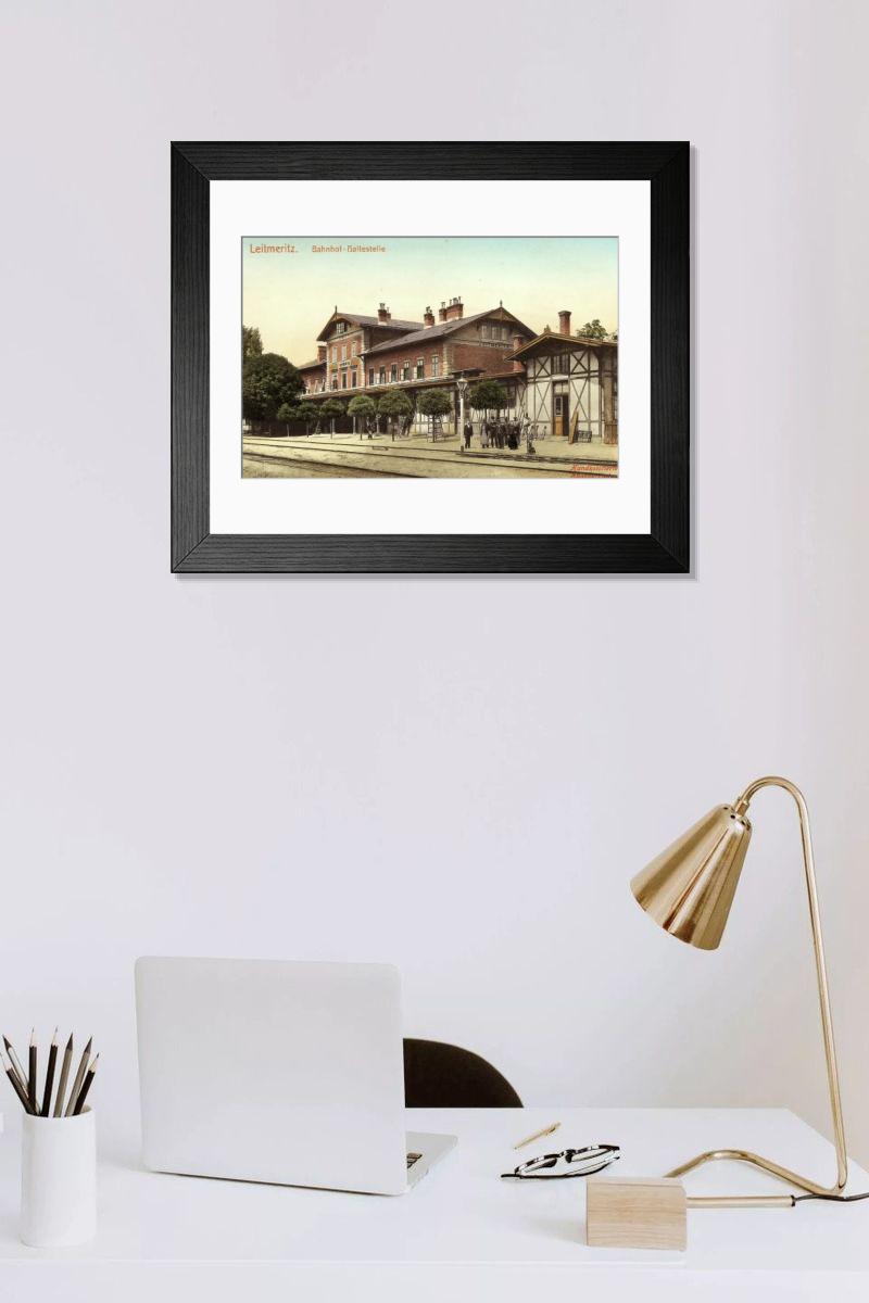 Shown hanging in a room: Modern 14"x12" (36x31cm)