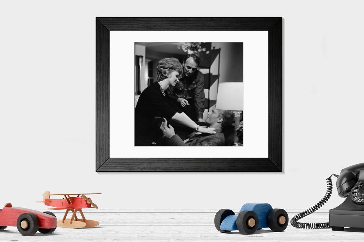 Shown hanging in a room: Modern 14"x12" (36x31cm)