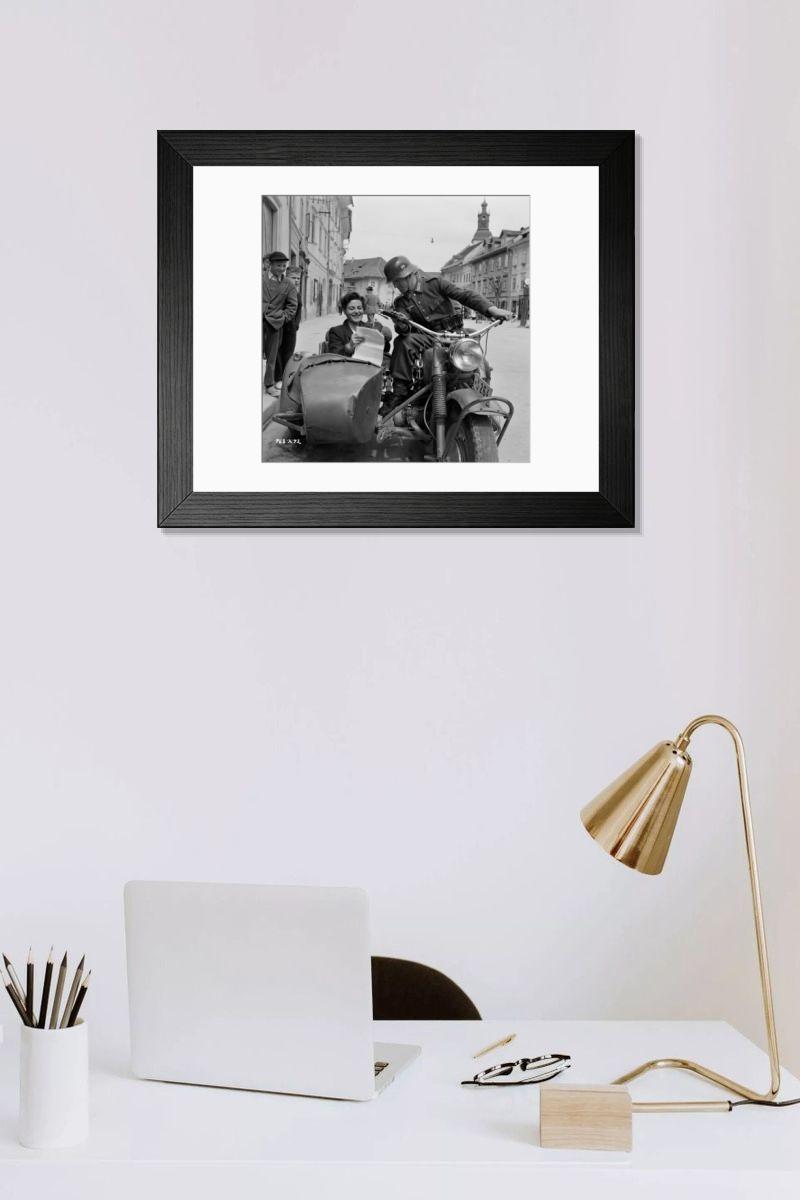 Shown hanging in a room: Modern 14"x12" (36x31cm)