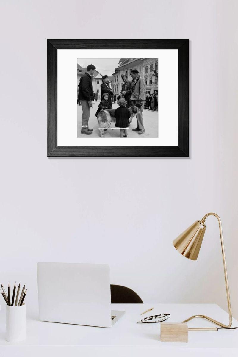 Shown hanging in a room: Modern 14"x12" (36x31cm)