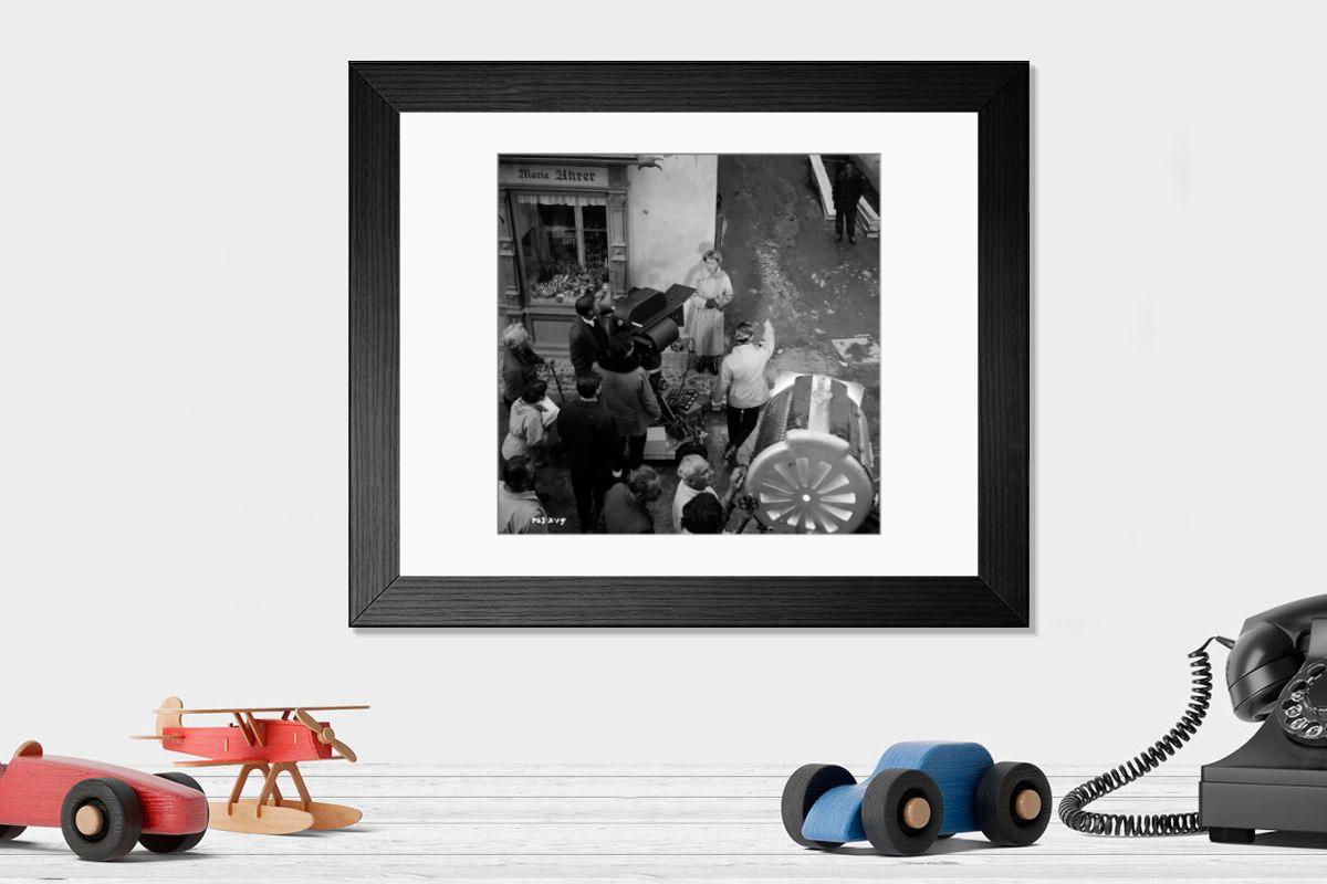 Shown hanging in a room: Modern 14"x12" (36x31cm)