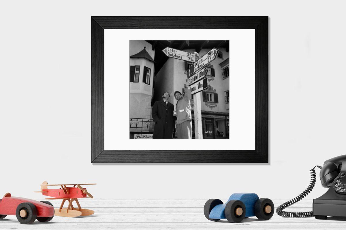 Shown hanging in a room: Modern 14"x12" (36x31cm)