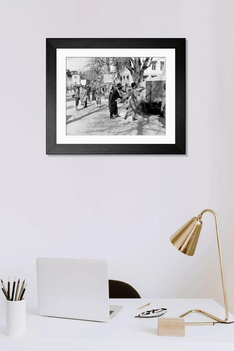Shown hanging in a room: Modern 14"x12" (36x31cm)