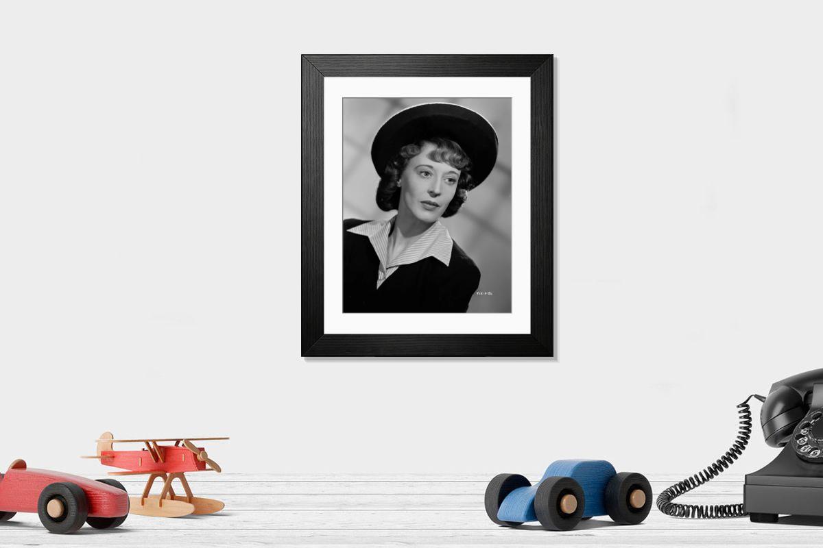 Shown hanging in a room: Modern 14"x12" (36x31cm)