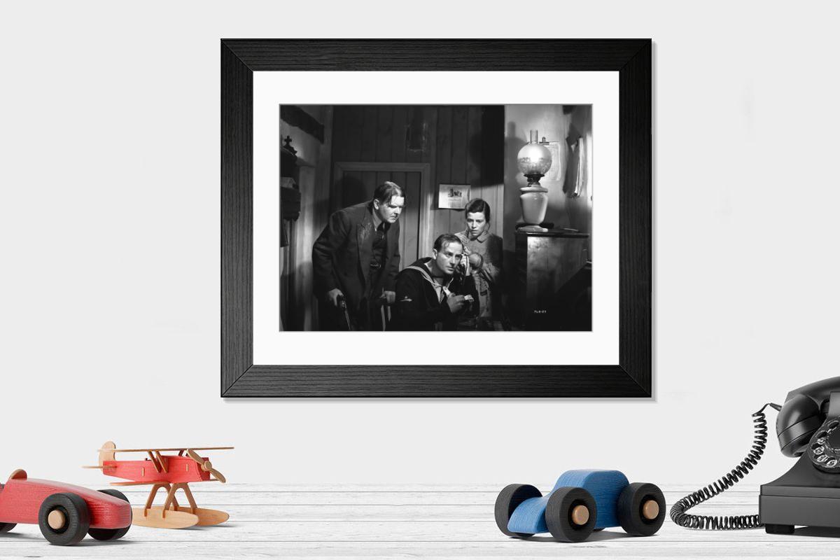 Shown hanging in a room: Modern 14"x12" (36x31cm)