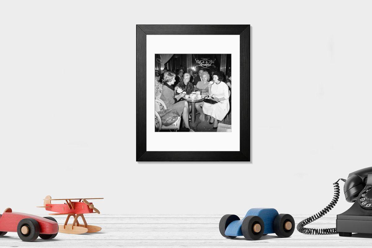 Shown hanging in a room: Modern 14"x12" (36x31cm)