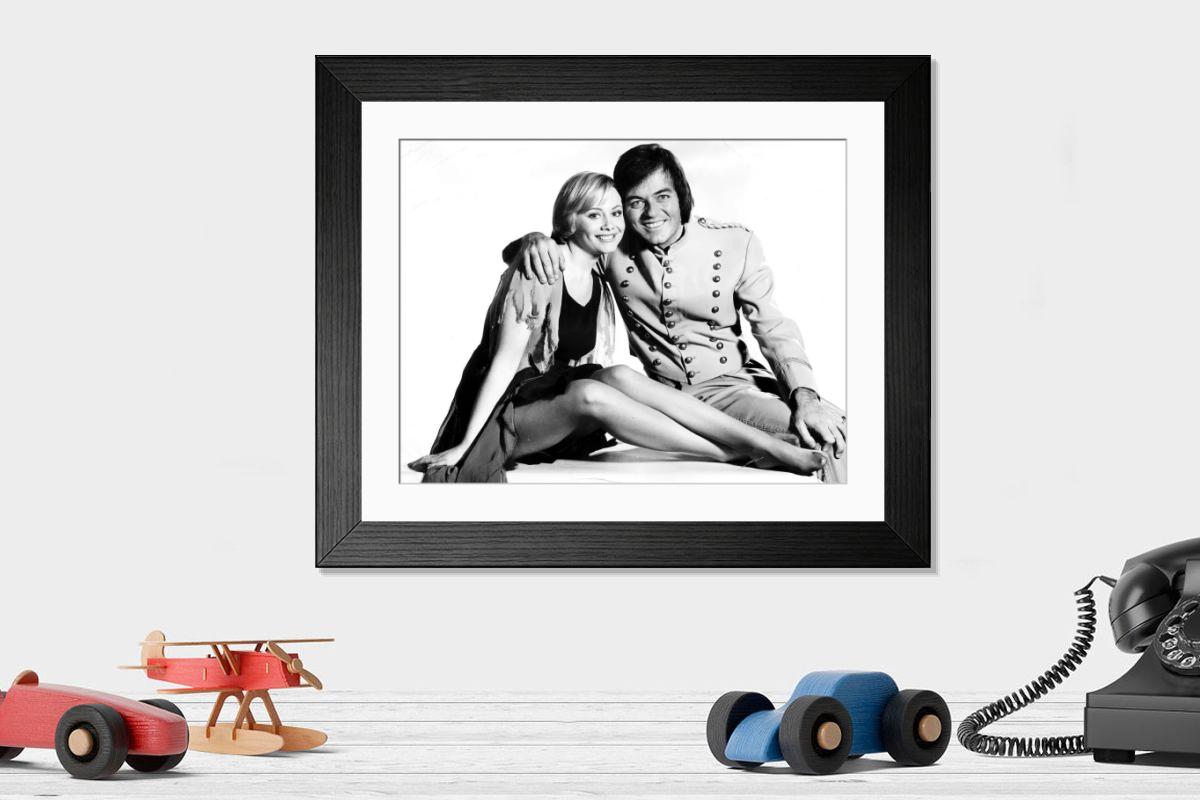 Shown hanging in a room: Modern 14"x12" (36x31cm)