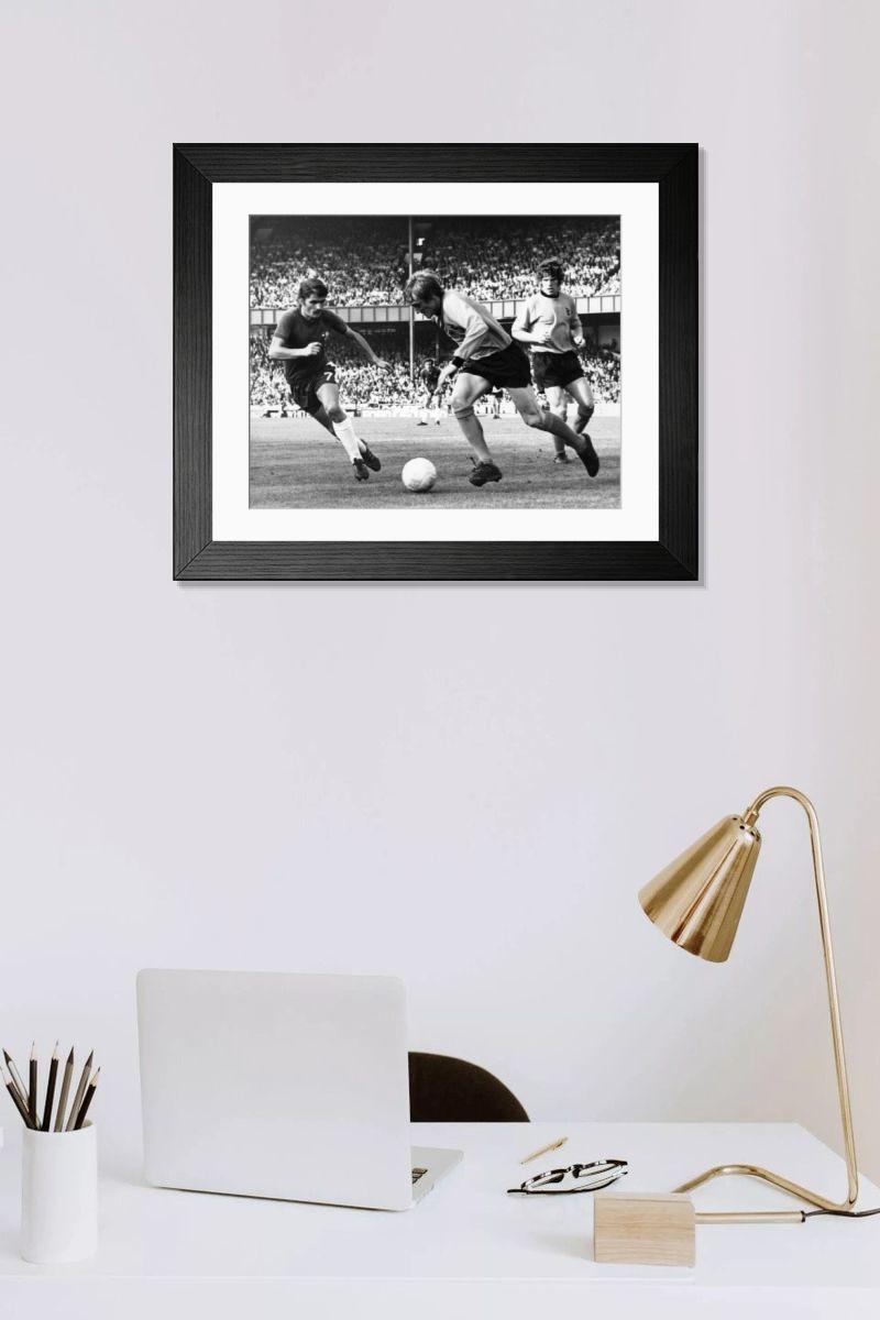 Shown hanging in a room: Modern 14"x12" (36x31cm)