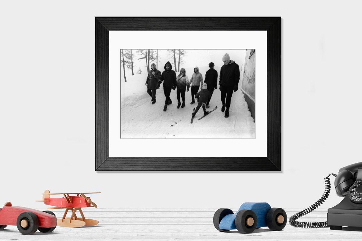 Shown hanging in a room: Modern 14"x12" (36x31cm)