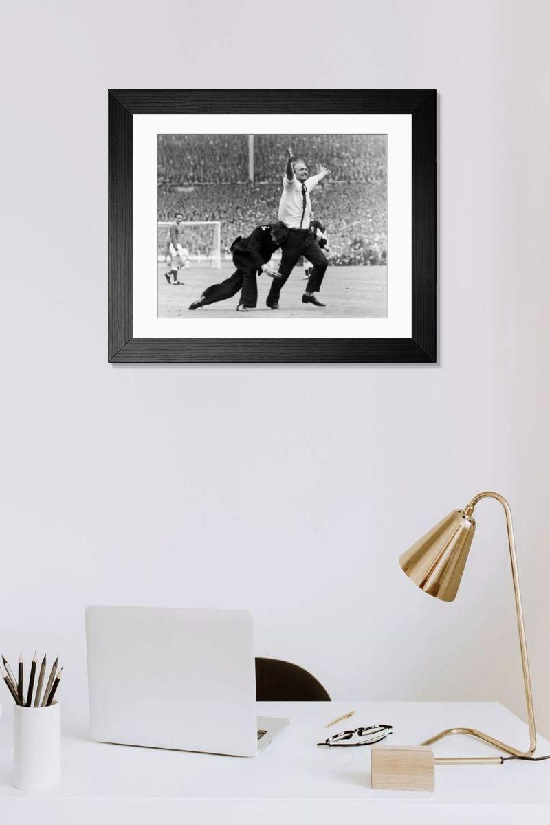 Shown hanging in a room: Modern 14"x12" (36x31cm)