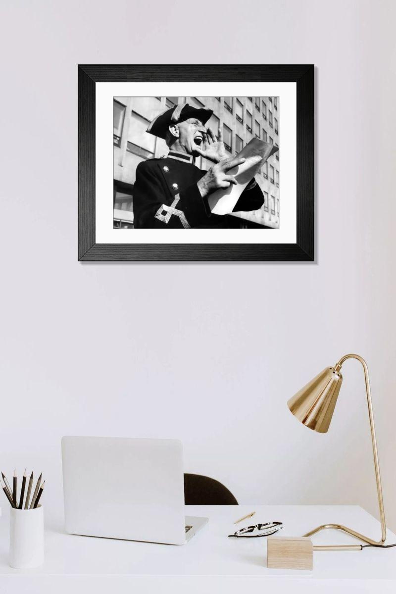 Shown hanging in a room: Modern 14"x12" (36x31cm)