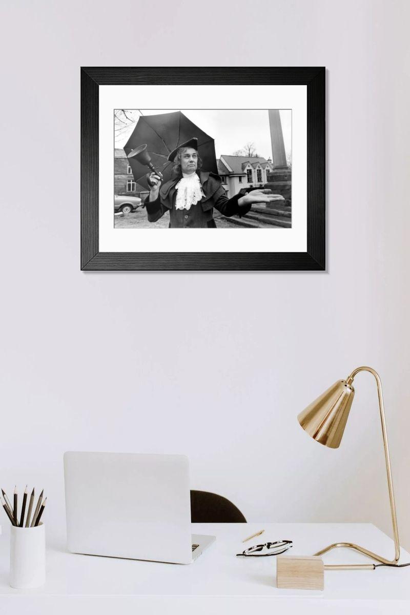 Shown hanging in a room: Modern 14"x12" (36x31cm)