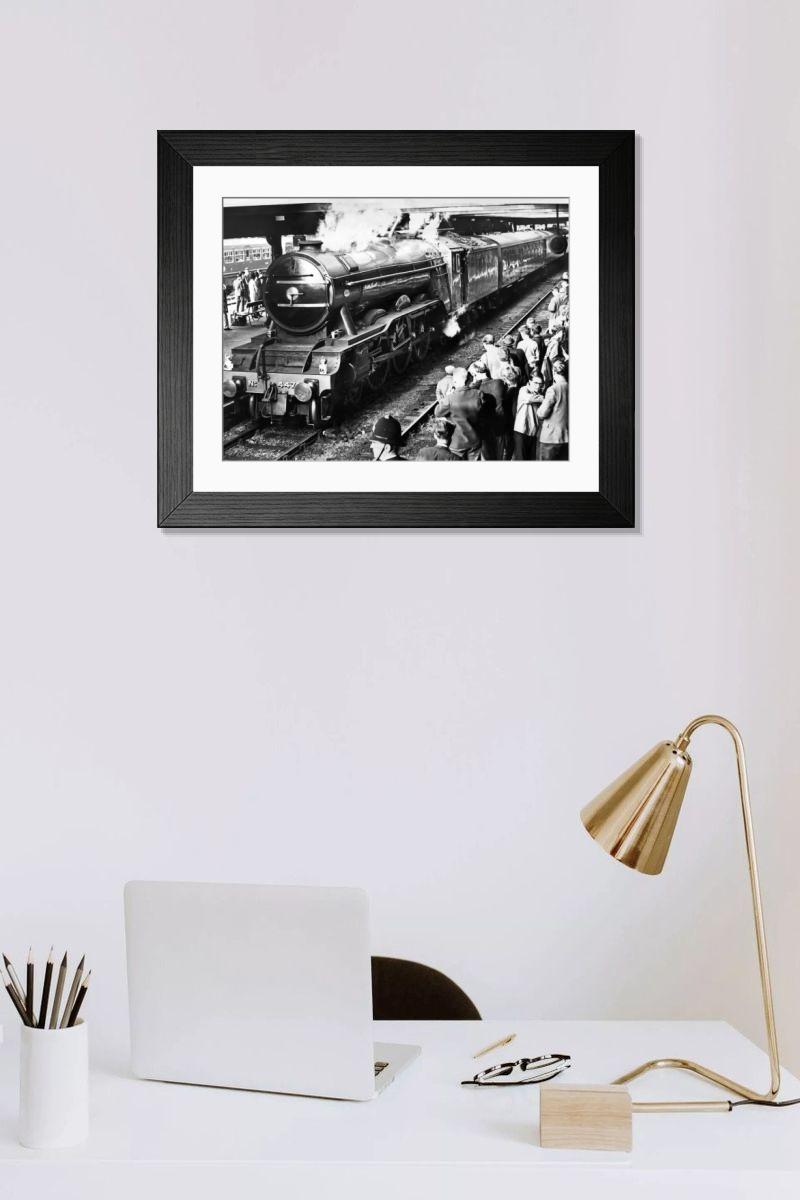 Shown hanging in a room: Modern 14"x12" (36x31cm)
