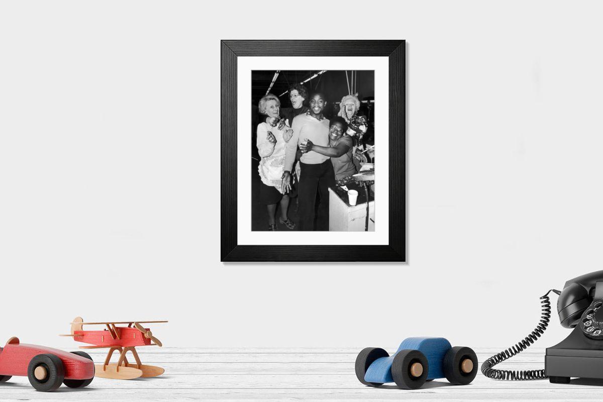Shown hanging in a room: Modern 14"x12" (36x31cm)