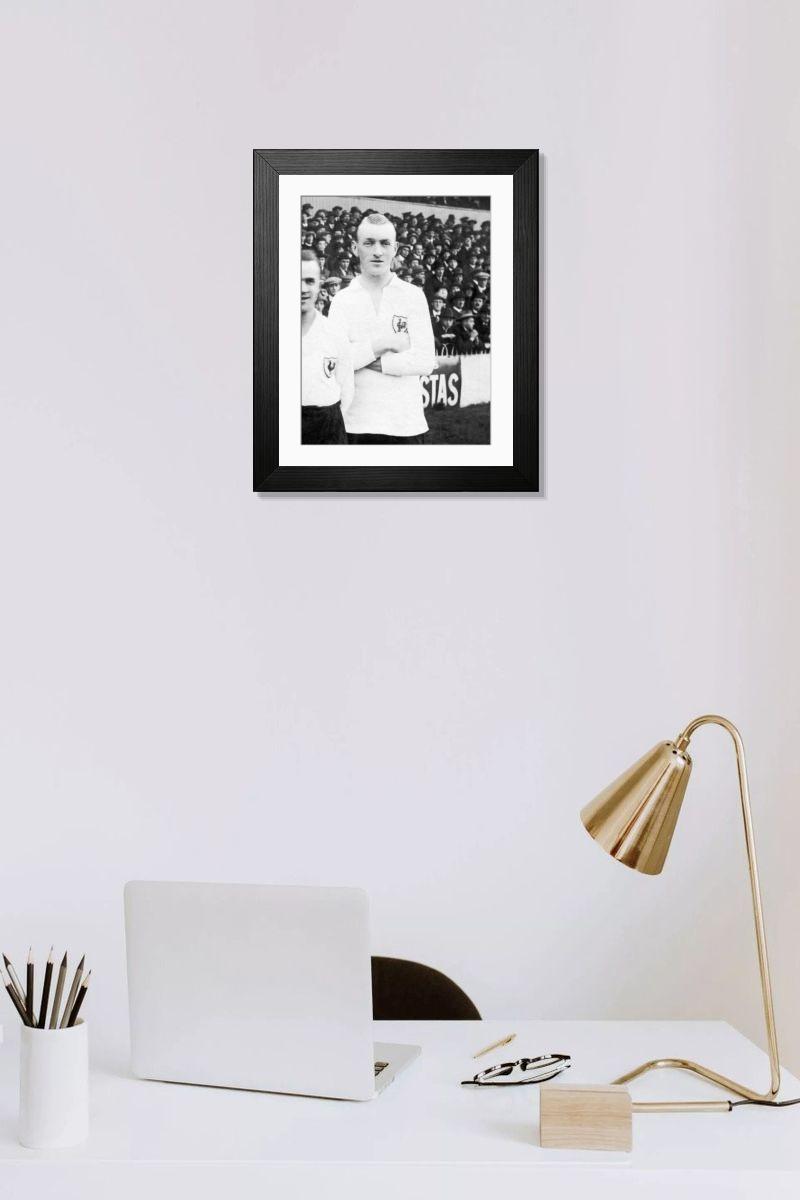 Shown hanging in a room: Modern 14"x12" (36x31cm)