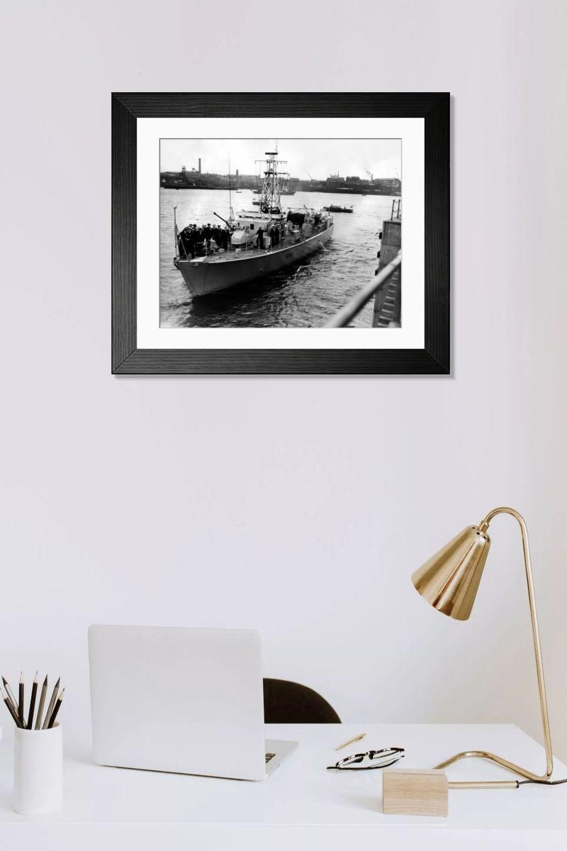 Shown hanging in a room: Modern 14"x12" (36x31cm)
