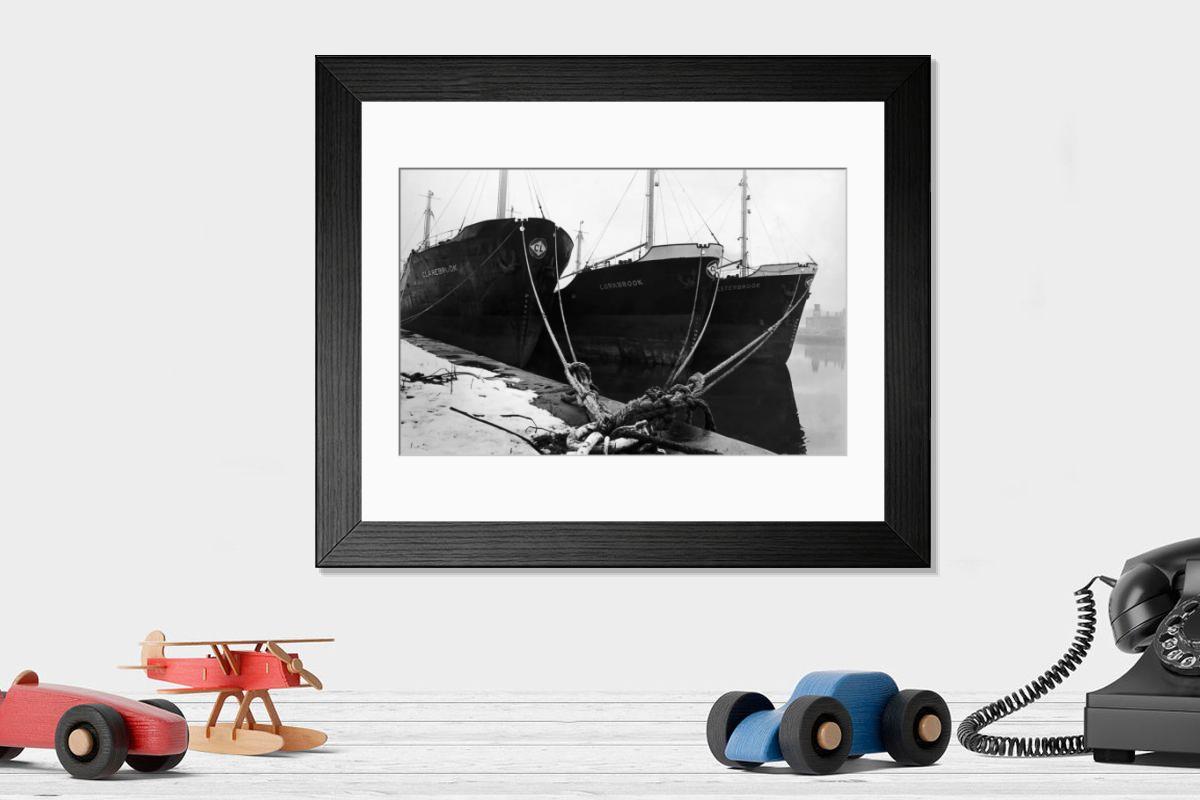 Shown hanging in a room: Modern 14"x12" (36x31cm)