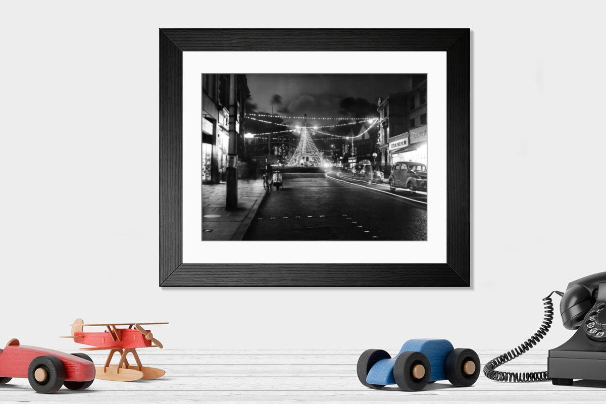 Shown hanging in a room: Modern 14"x12" (36x31cm)