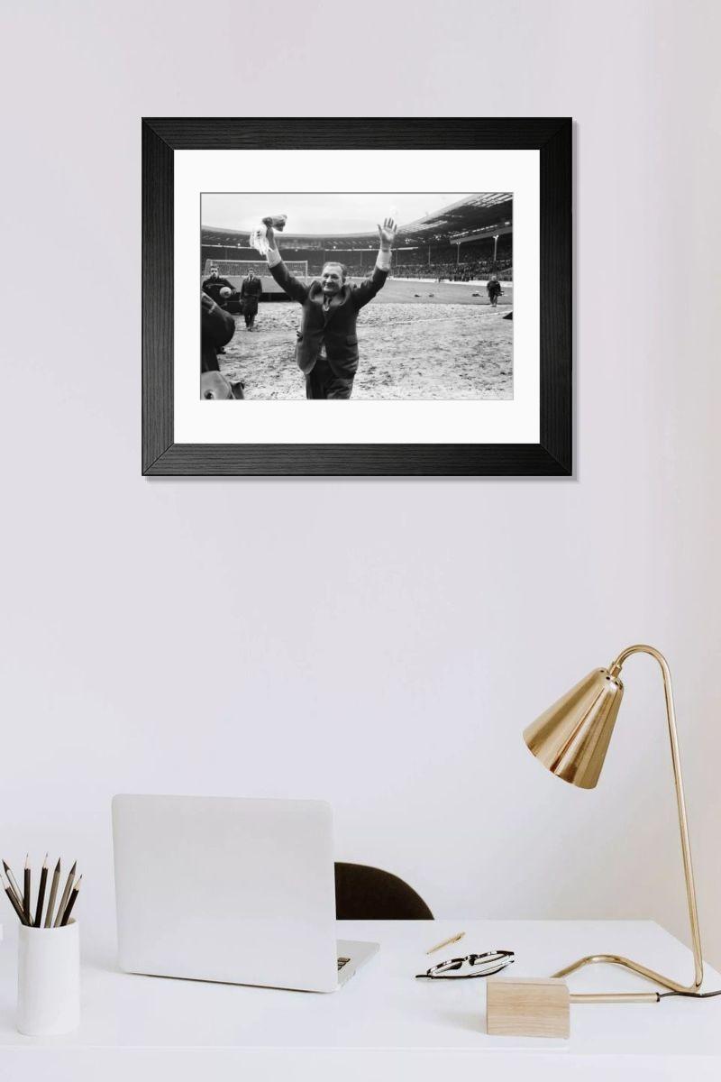 Shown hanging in a room: Modern 14"x12" (36x31cm)