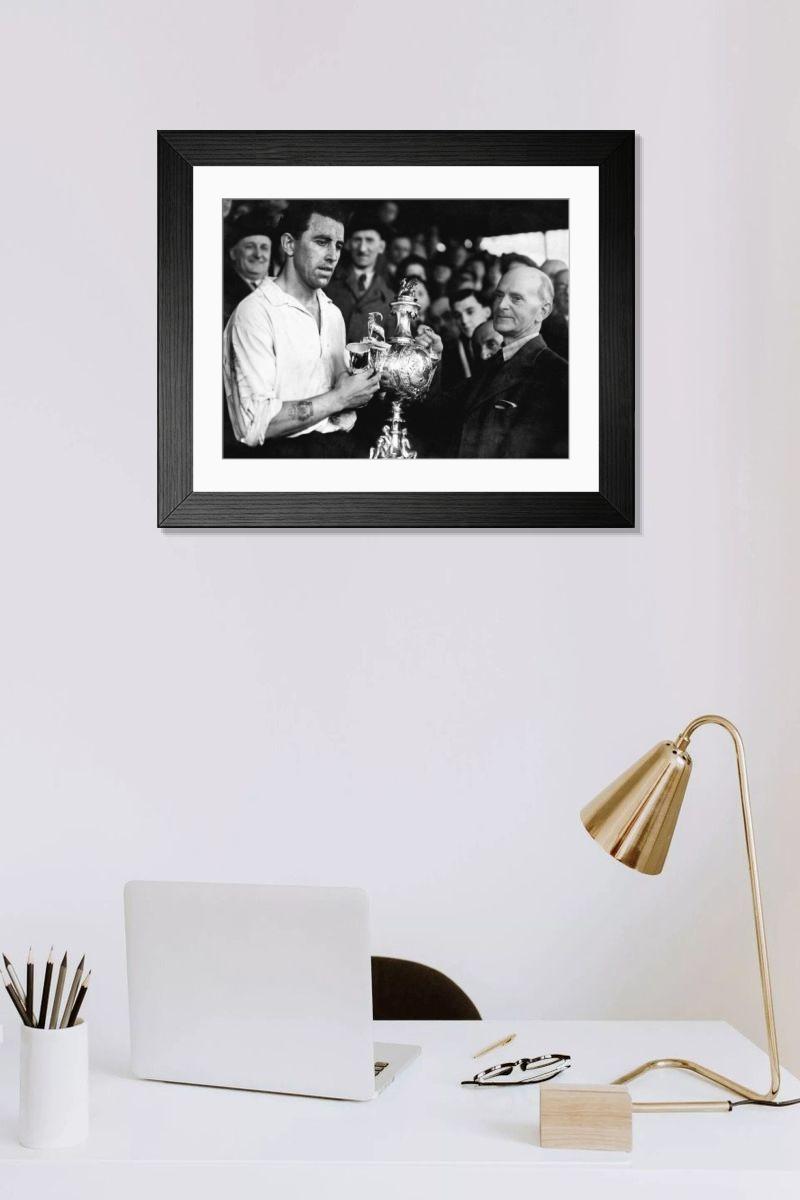 Shown hanging in a room: Modern 14"x12" (36x31cm)
