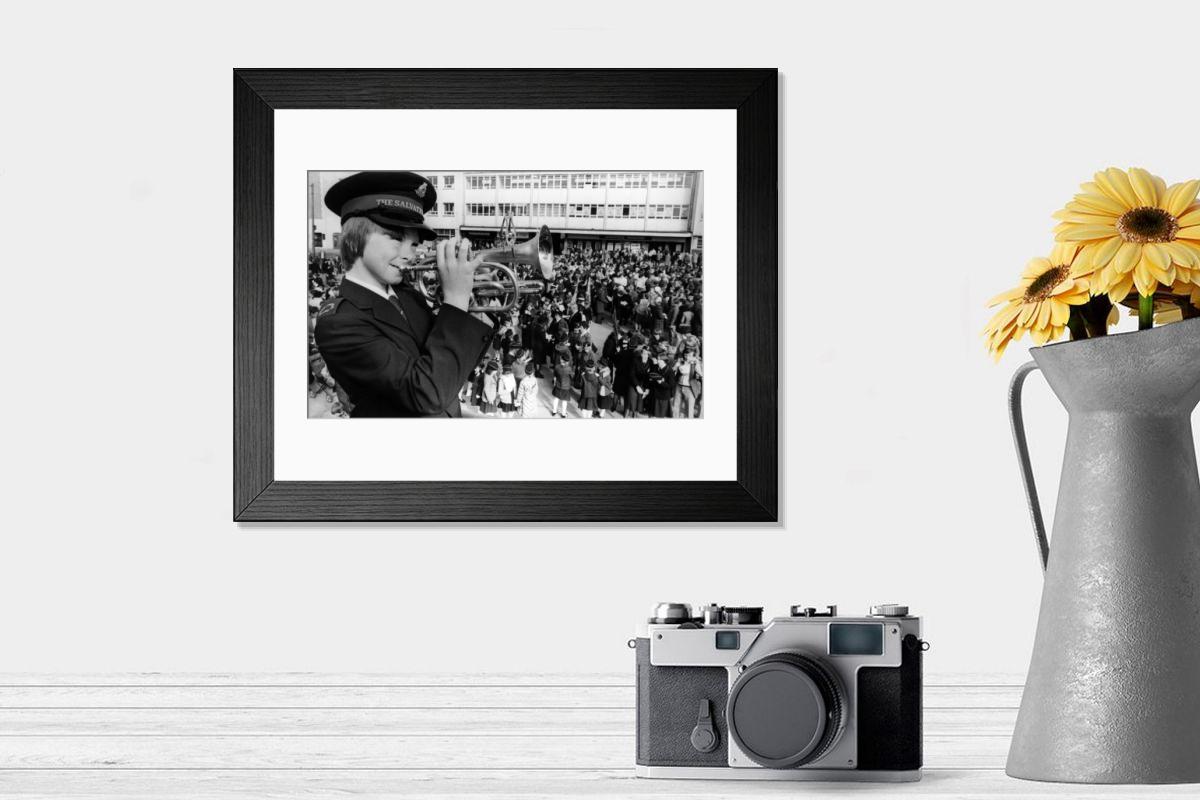 Shown hanging in a room: Modern 14"x12" (36x31cm)
