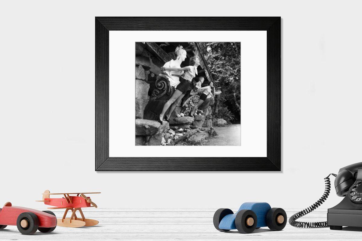 Shown hanging in a room: Modern 14"x12" (36x31cm)