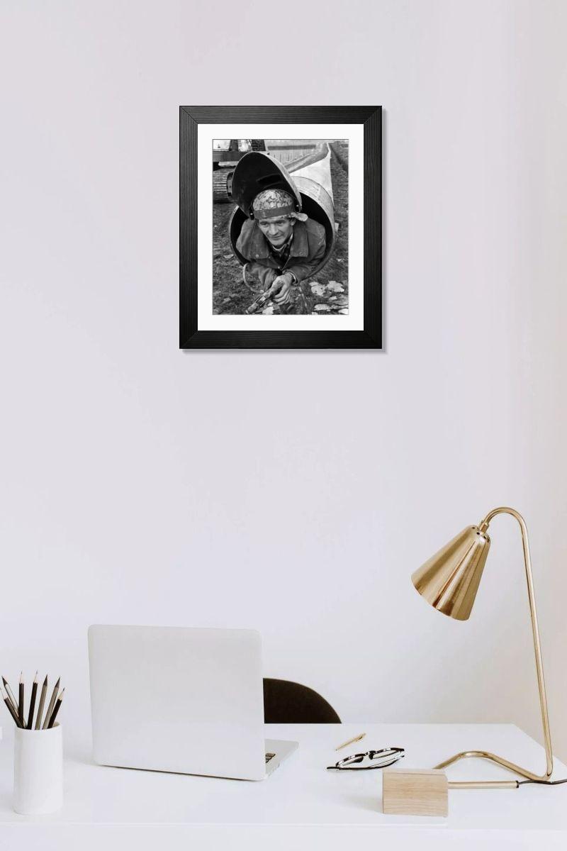Shown hanging in a room: Modern 14"x12" (36x31cm)