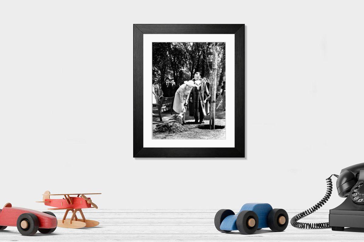 Shown hanging in a room: Modern 14"x12" (36x31cm)