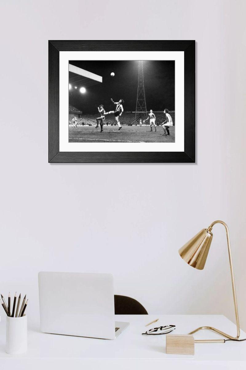 Shown hanging in a room: Modern 14"x12" (36x31cm)