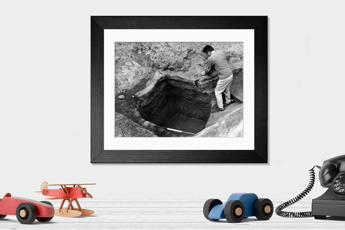 Shown hanging in a room: Modern 14"x12" (36x31cm)