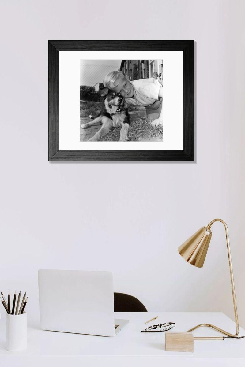 Shown hanging in a room: Modern 14"x12" (36x31cm)