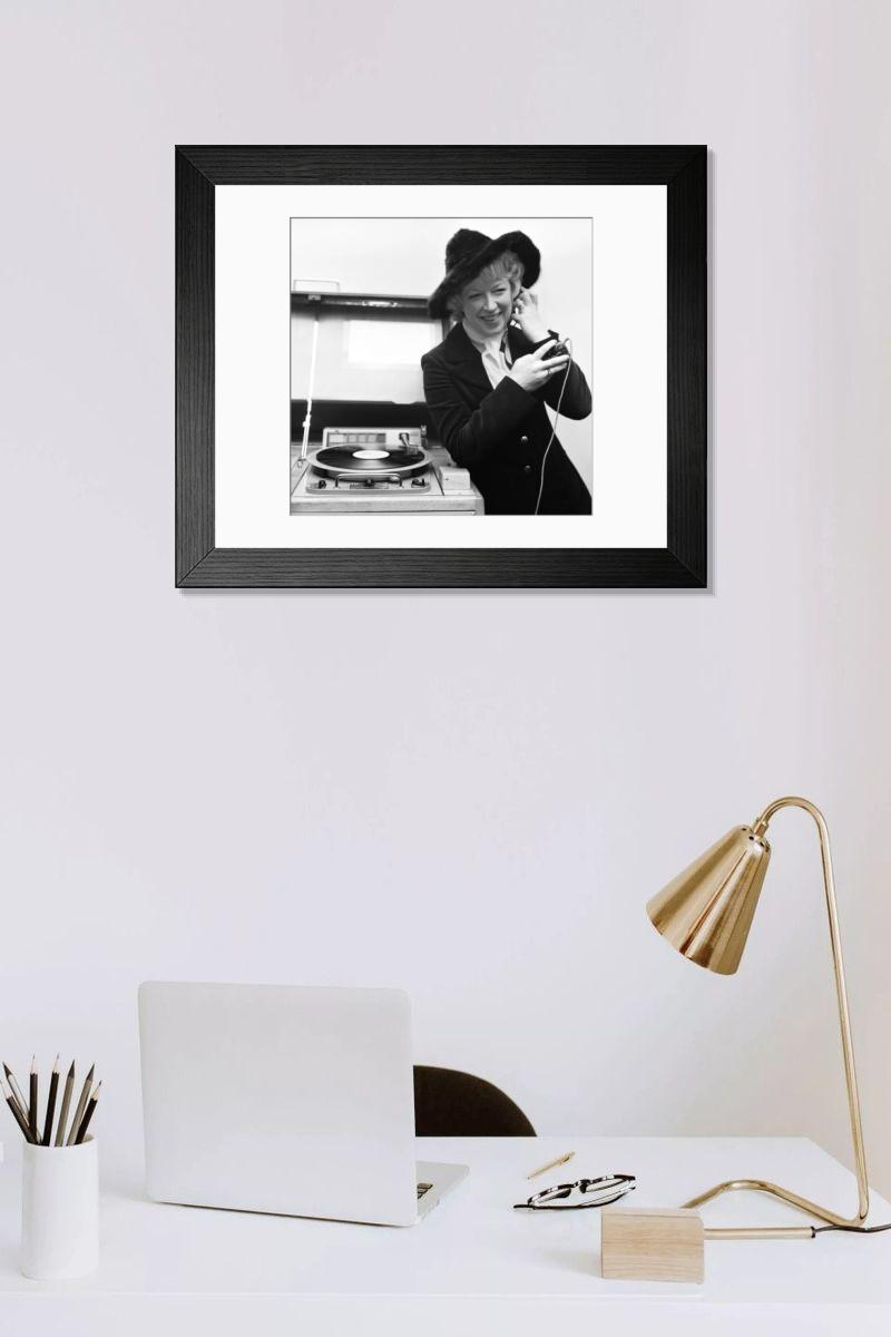 Shown hanging in a room: Modern 14"x12" (36x31cm)