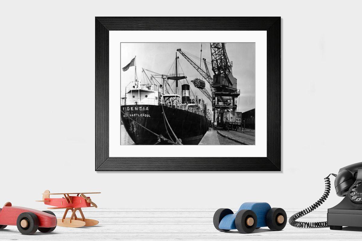 Shown hanging in a room: Modern 14"x12" (36x31cm)