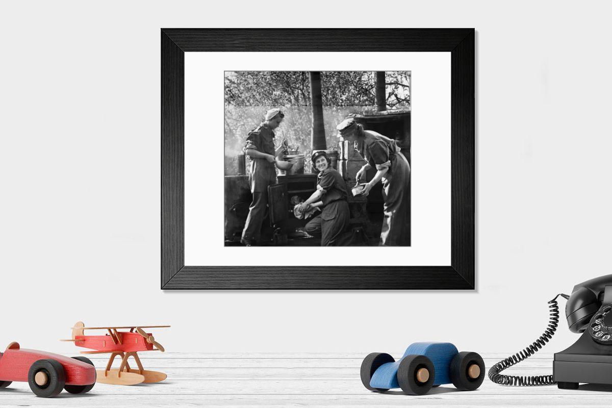Shown hanging in a room: Modern 14"x12" (36x31cm)