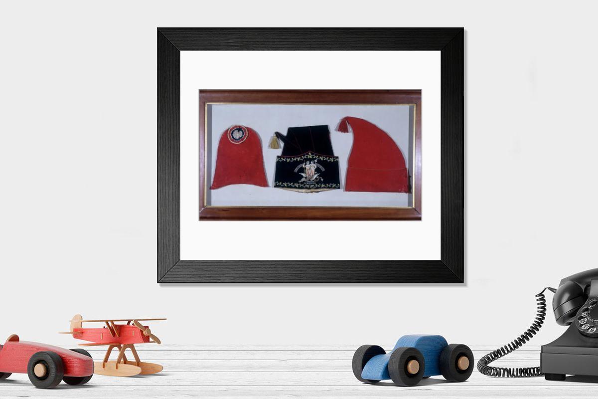 Shown hanging in a room: Modern 14"x12" (36x31cm)