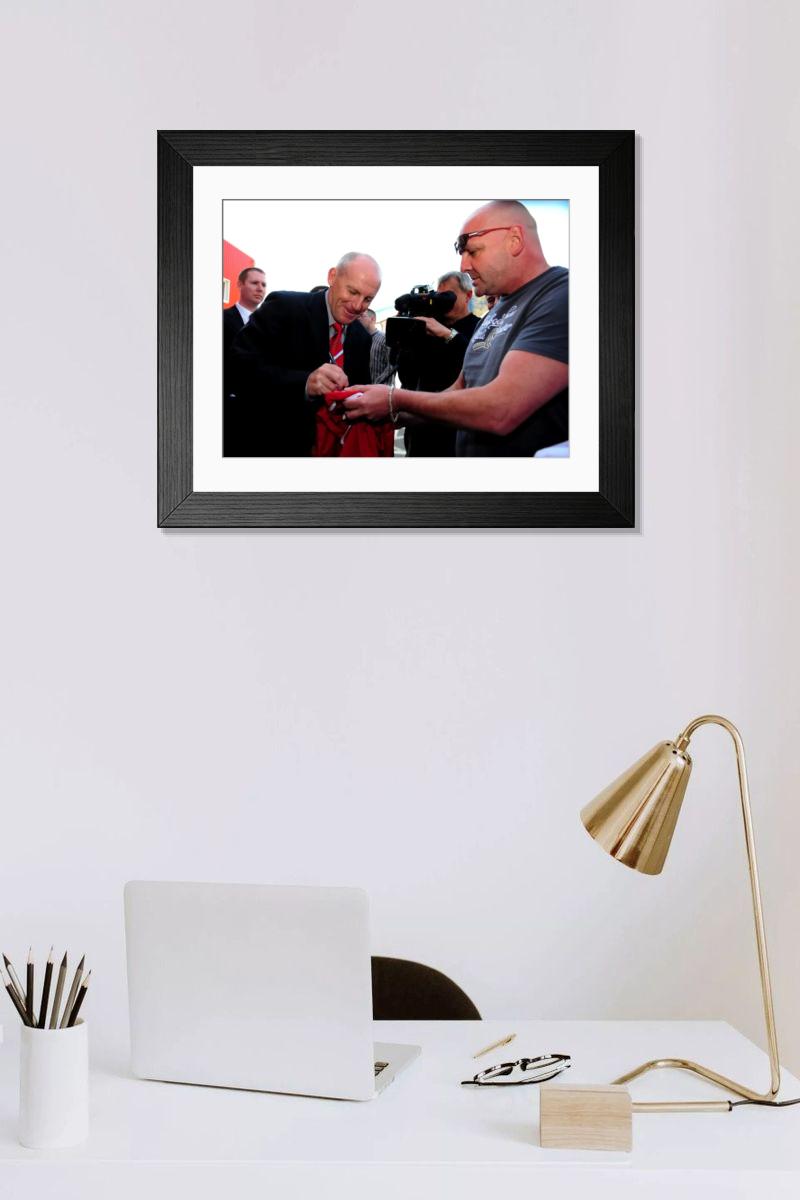 Shown hanging in a room: Modern 14"x12" (36x31cm)