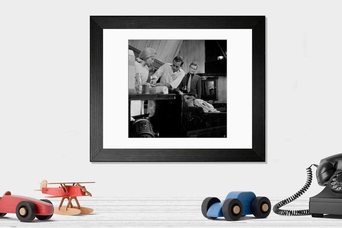 Shown hanging in a room: Modern 14"x12" (36x31cm)